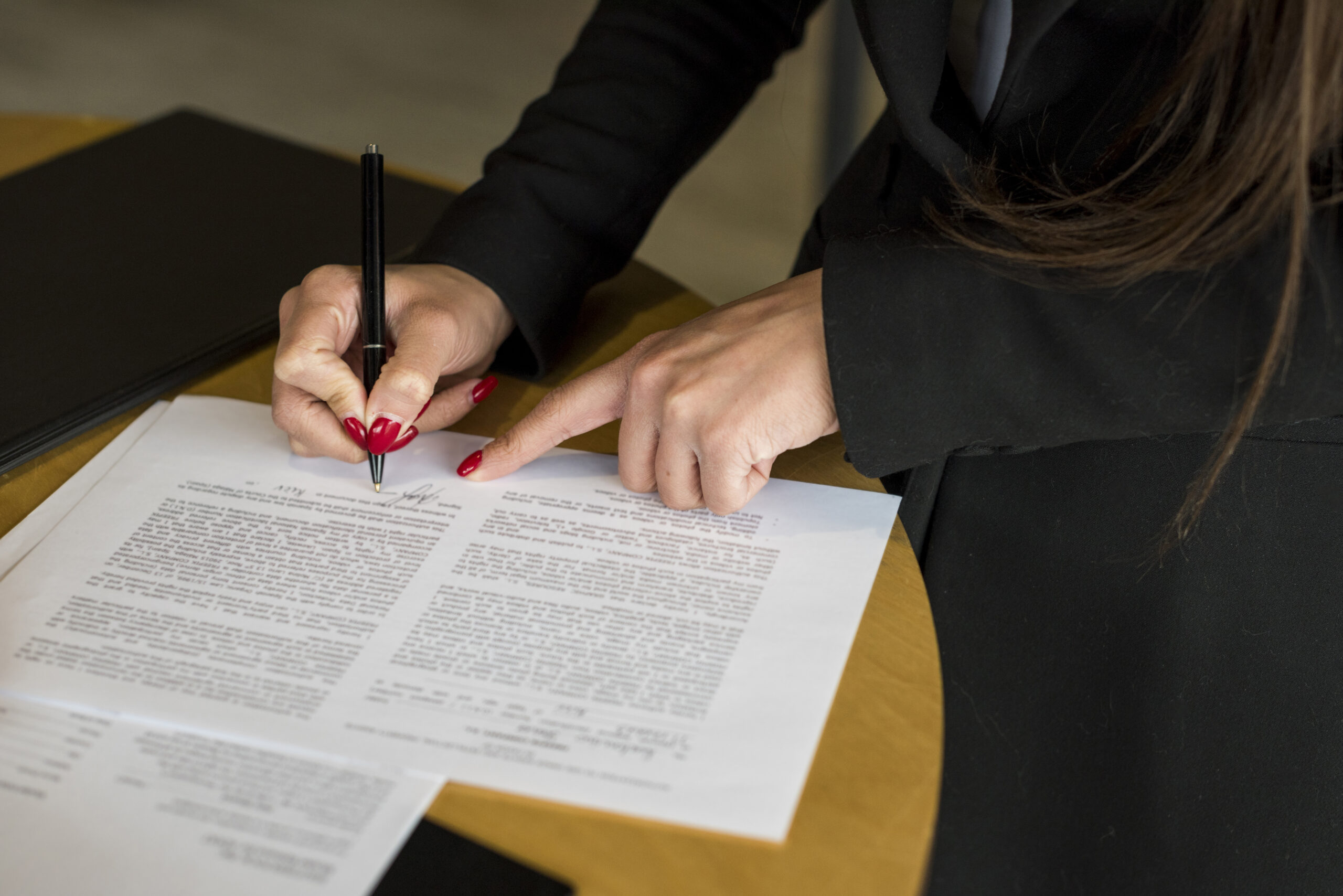 A tradução juramentada na prática: erros que podem atrasar sua cidadania